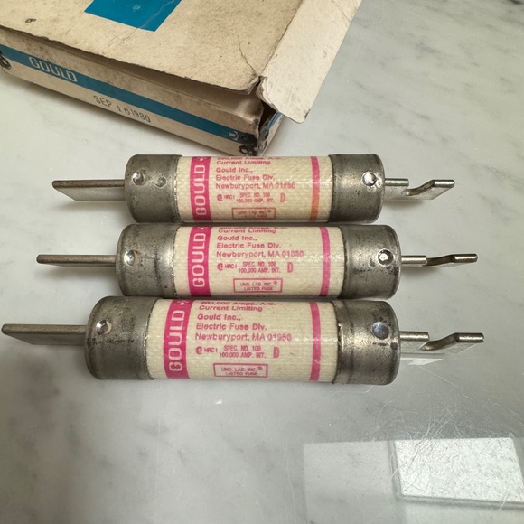 Lot of 3 Gould Shawmut TR100R Tri-onic Dual Element Time Delay Fuse 100A 250VAC - Picture 6 of 12